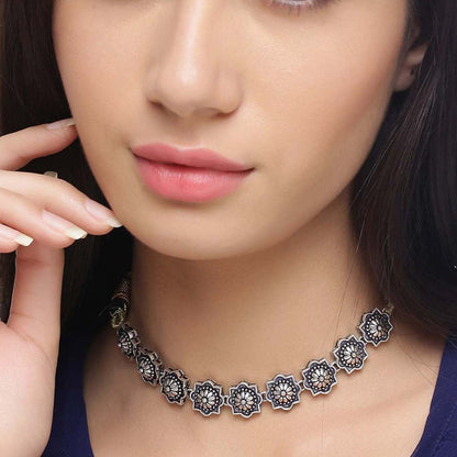 Abhira Looping Design Necklace